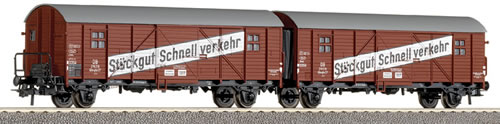 Twin Unit Box car &quot;Stückgut-Schnellverkehr&quot;<br /><a href='images/pictures/Roco/46121.jpg' target='_blank'>Full size image</a>
